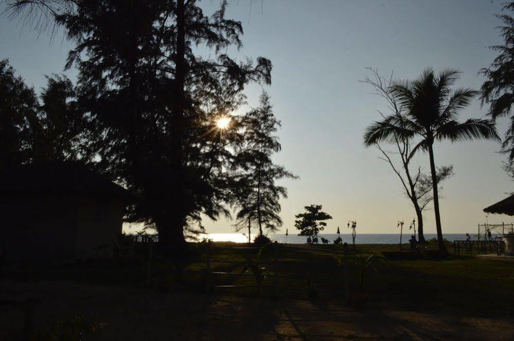 Micky Monkey Beach Hotel Phuket Maikhao Thailand Mai Khao Exterior photo